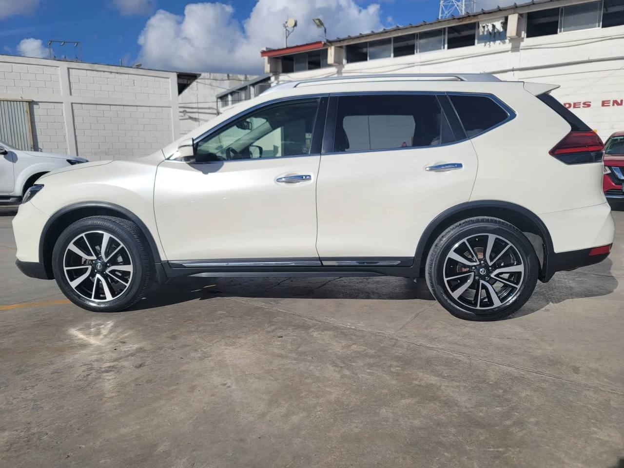 Nissan X-Trail 2018 — фото 2