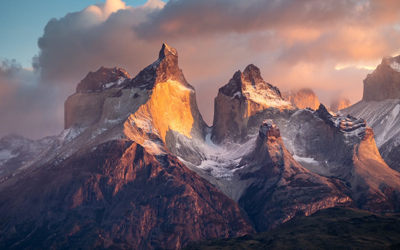 Массив Torres del Paine на рассвете